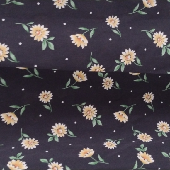 Nwot Beautiful Black Skirt With Yellow Flowers - Picture 3 of 4